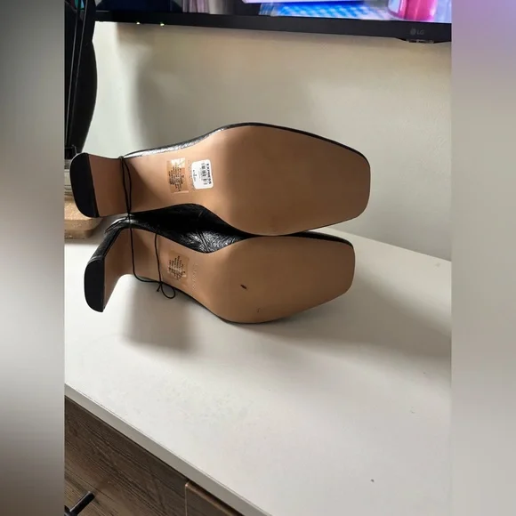 Express BRAND NEW!! Black Croc-Patterned Ankle Booties - Picture 9 of 12